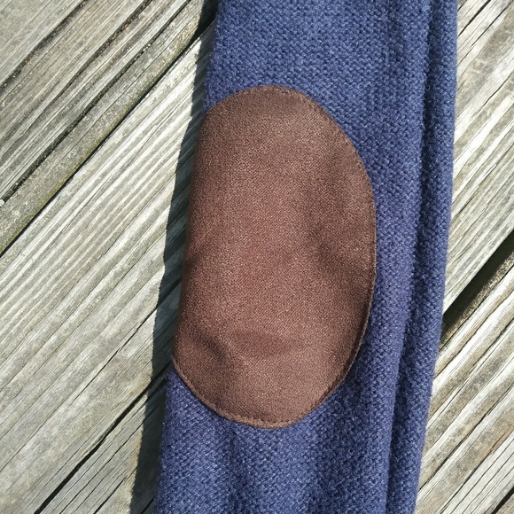 Between me & you sweater! - Picture 4 of 8